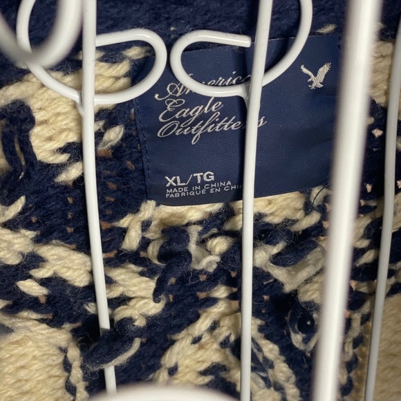 American Eagle Winter Sweater - Picture 8 of 15
